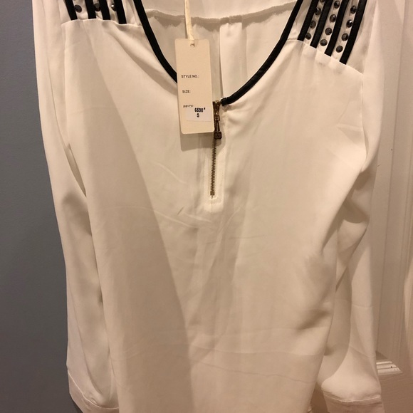 White blouse - Picture 4 of 4